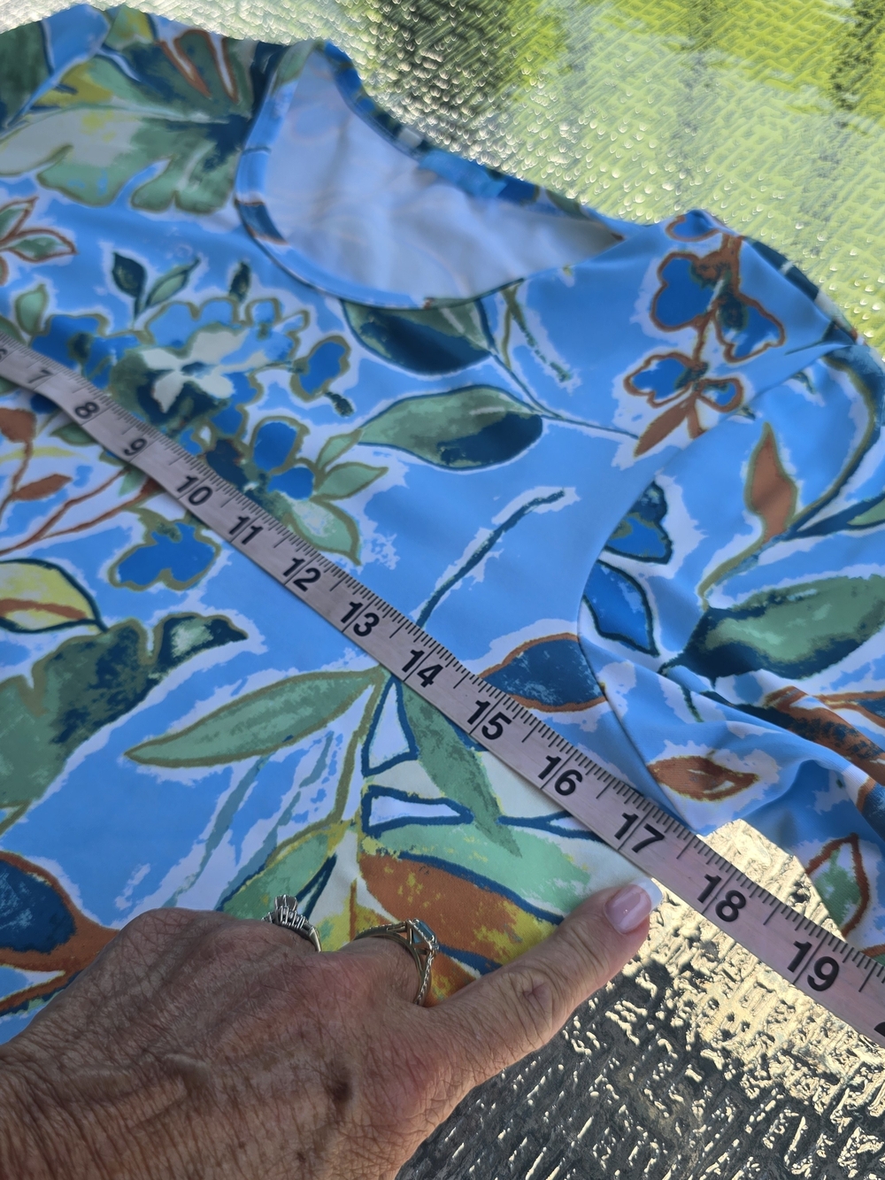 J Mclaughlin Women's Blue Floral Top, Catalina Cloth, Size Small, EUC - Picture 3 of 6